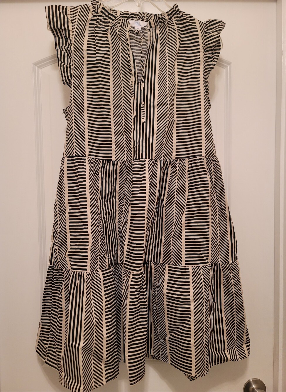 Women's Black and White Striped Tiered Dress w/ Pockets (Medium , 8 -10)